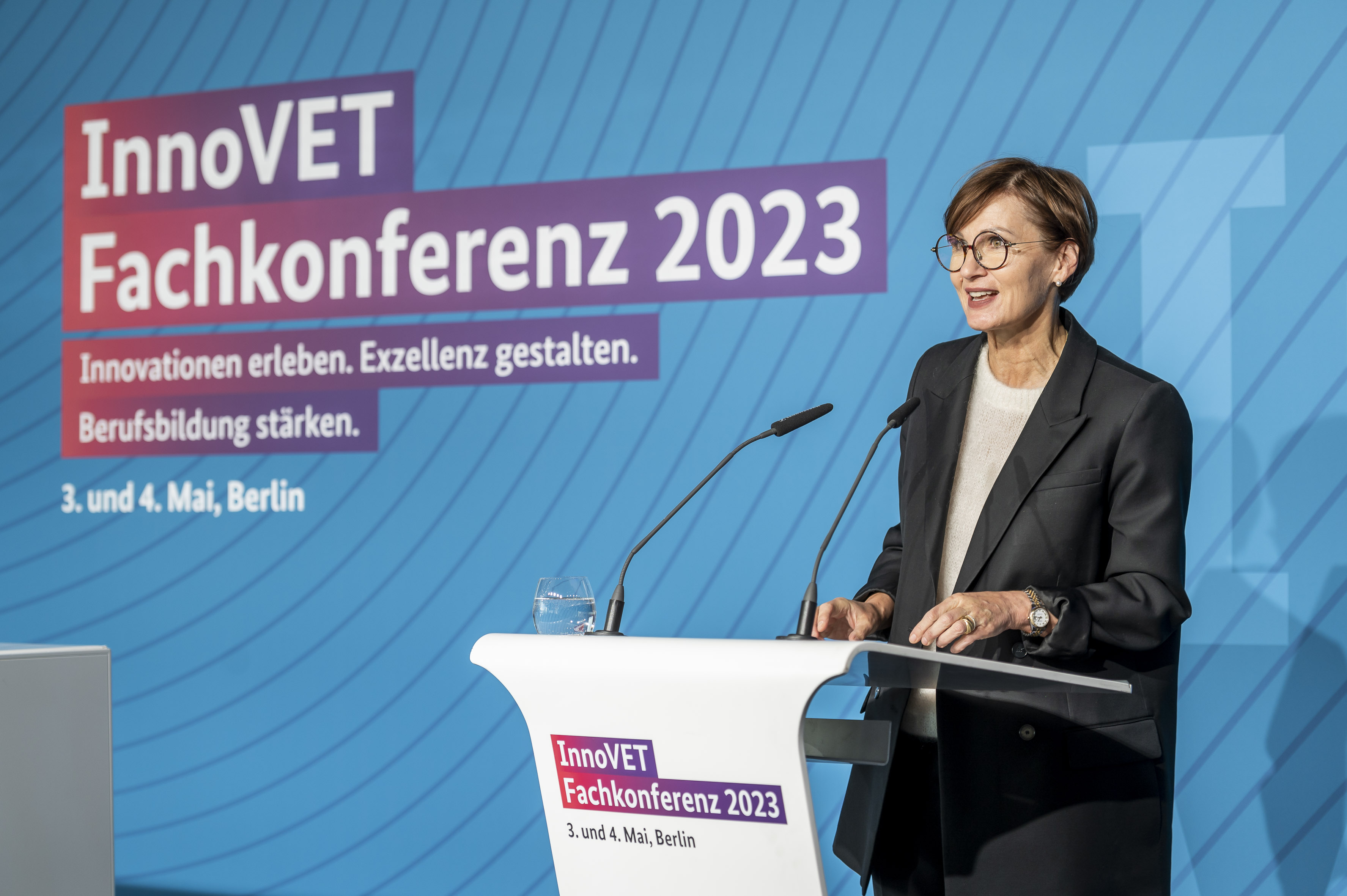 Bundesbildungsministerin Bettina Stark-Watzinger eröffnete die InnoVET-Fachkonferenz.
