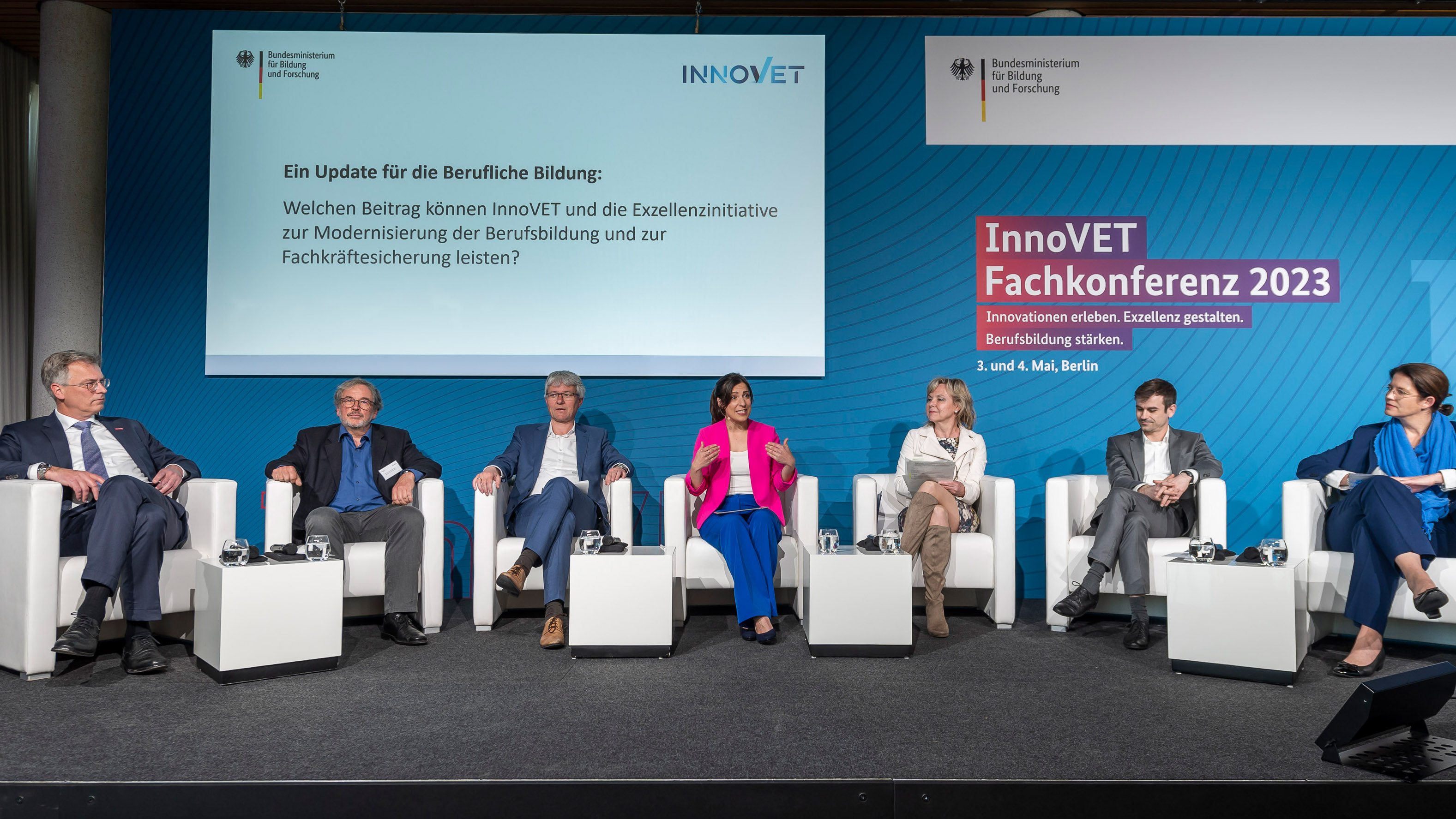 Podiumsrunde: „Ein Update für die Berufliche Bildung: Welchen Beitrag können InnoVET und die Exzellenzinitiative zur Modernisierung der Berufsbildung und zur Fachkräftesicherung leisten?“